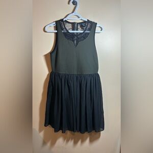 Chic Black and Olive Lace Sleeveless Pleated Mini Dress